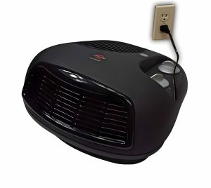یک بخاری برقی پارس خزر مدل FH2000P به رنگ مشکی که در کنار ان یک دو شاخه ی برق است و نشان دهنده ایمنی قبل از روشن کردن است